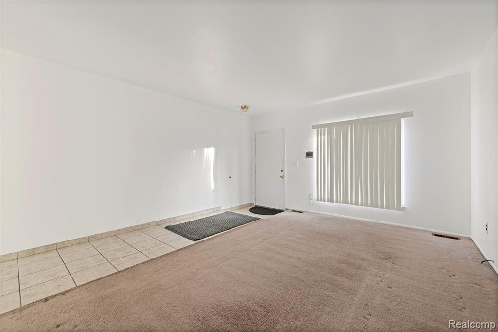 4681 Dickson Drive, Sterling Heights, MI 48310 — Photo 4