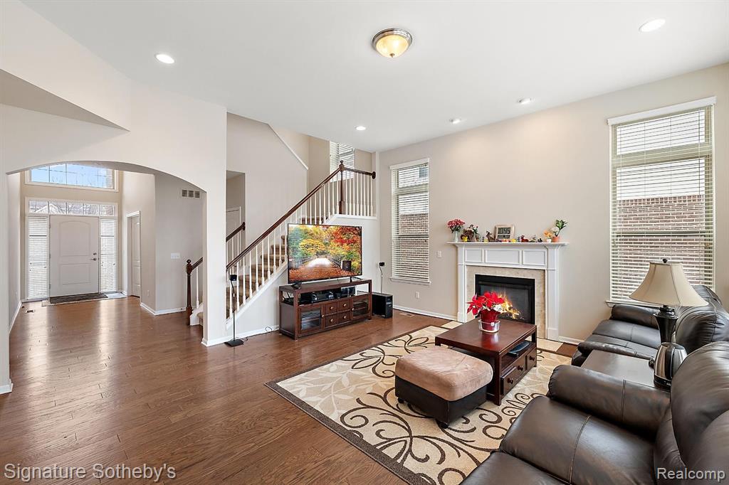 50472 SCARBOROUGH Road, Canton, MI 48188 — Photo 9