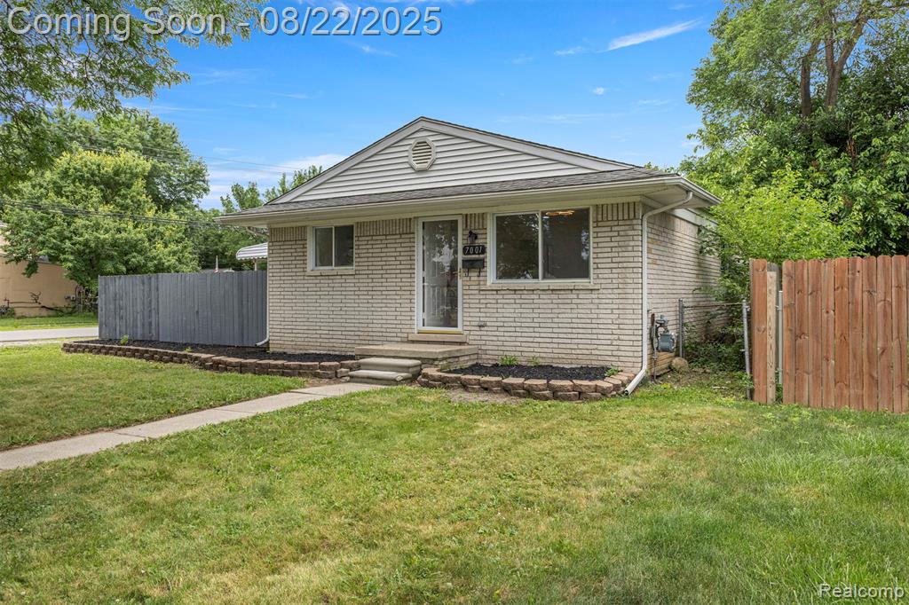 7001 Belton ST Street, Garden City, MI — Photo 2