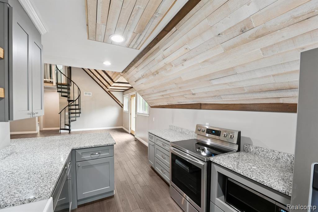 9824 Hidden Acres, South Lyon, MI 48178 — Photo 10