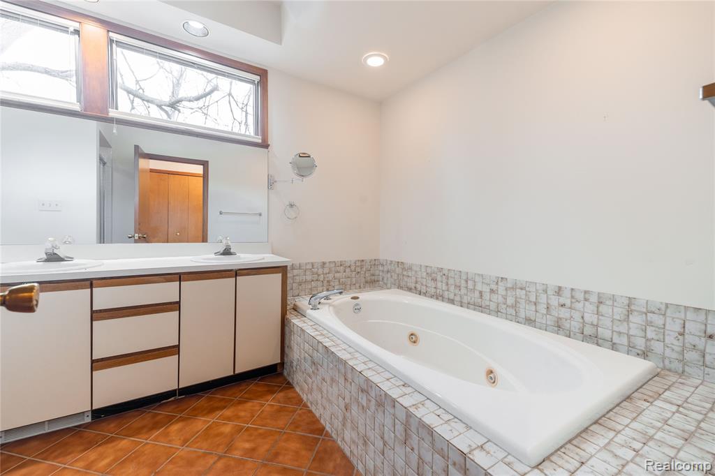 27981 Elba Road, Grosse Ile, MI 48138 — Photo 33