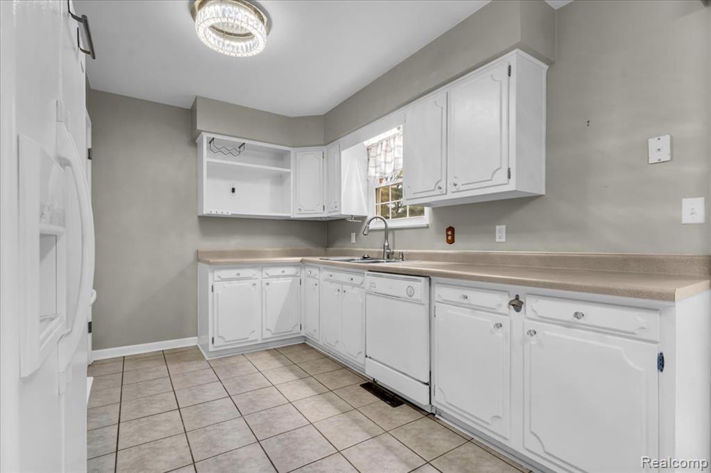 4460 Bristolwood Drive, Flint, MI 48507 — Photo 11