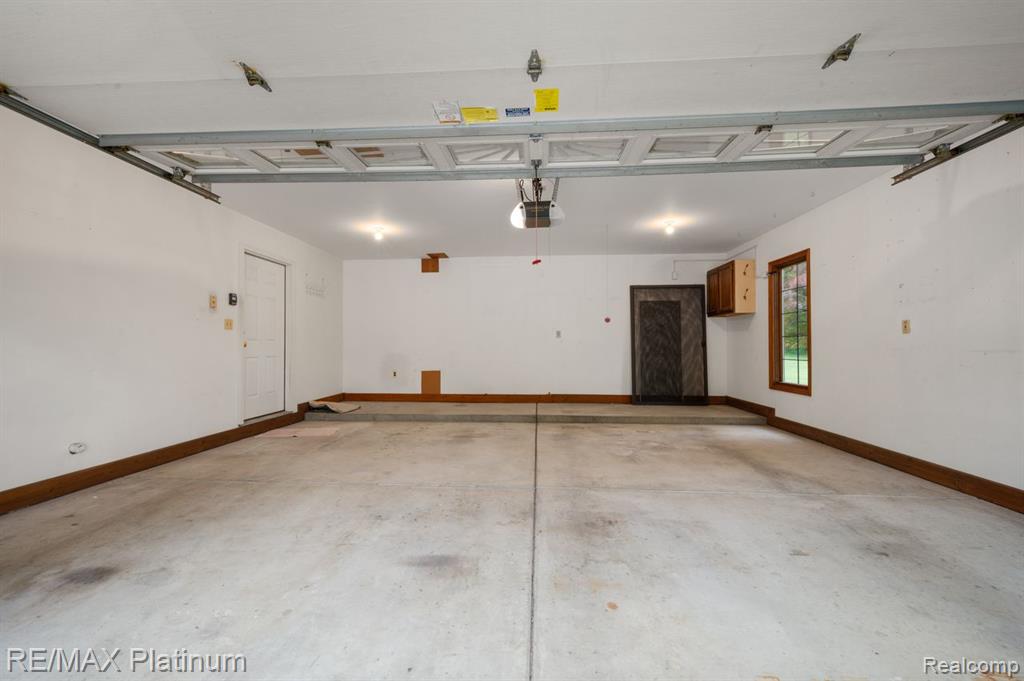 12902 Autumn Ridge Court, Milford, MI 48380 — Photo 41