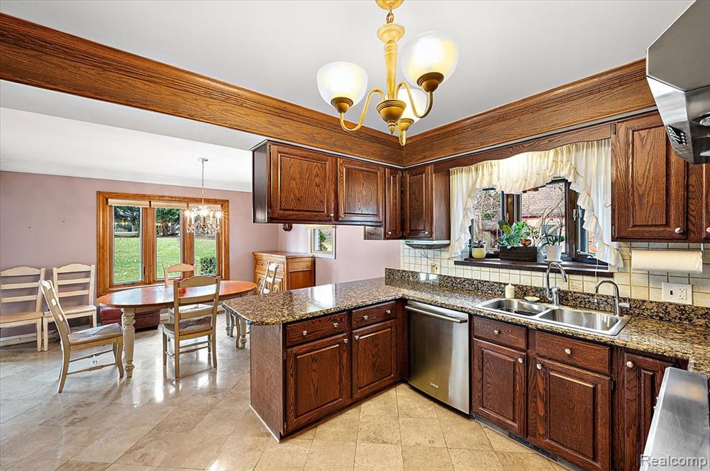 847 Leinster Road, Rochester Hills, MI 48309 — Photo 22