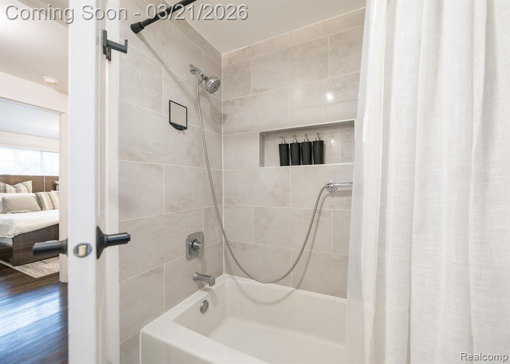 683 Graefield Court, Birmingham, MI 48009 — Photo 18