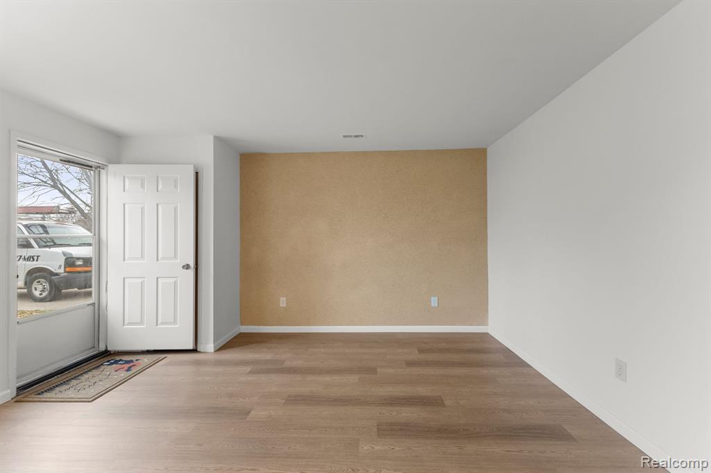 4921 GERTRUDE Street, Dearborn Heights, MI 48125 — Photo 16