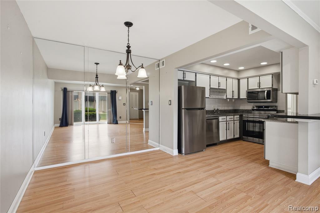 8685 Kennedy Circle, Warren, MI 48093 — Photo 6