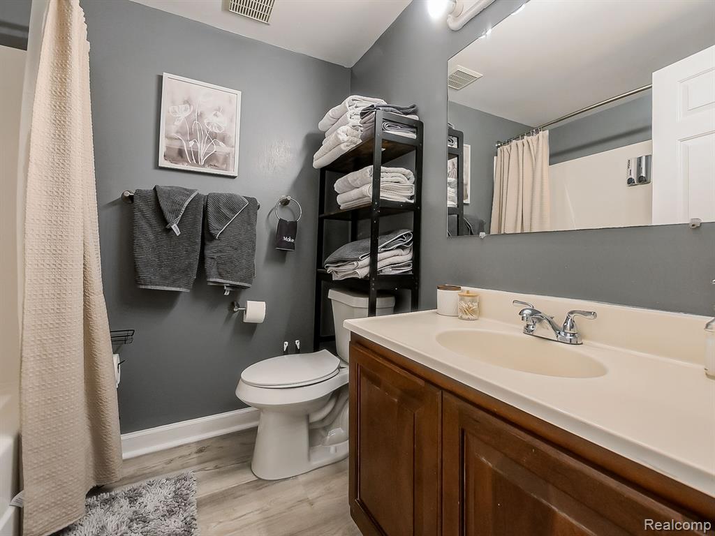 16515 TERRACE VILLAGE Drive, Taylor, MI 48180 — Photo 18