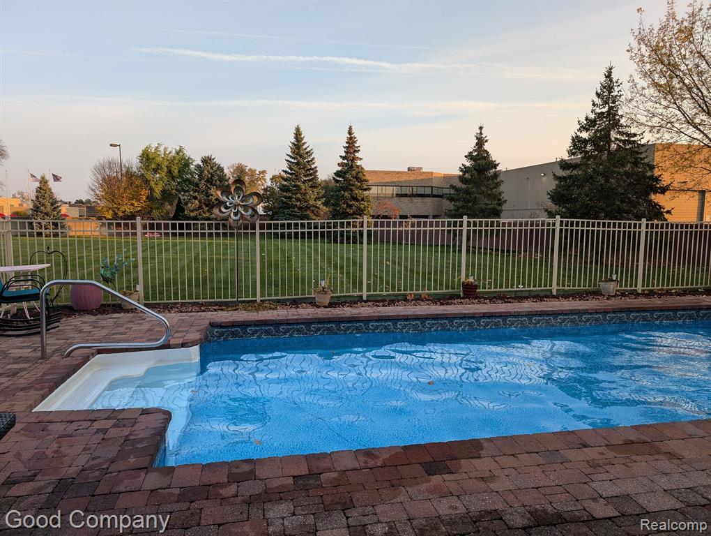 755 OAK POINT Lane, Madison Heights, MI 48071 — Photo 70