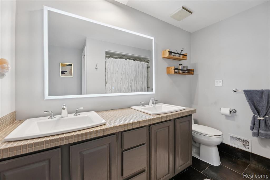 43050 12 Oaks Crescent Drive, 2066, Novi, MI 48377 — Photo 18