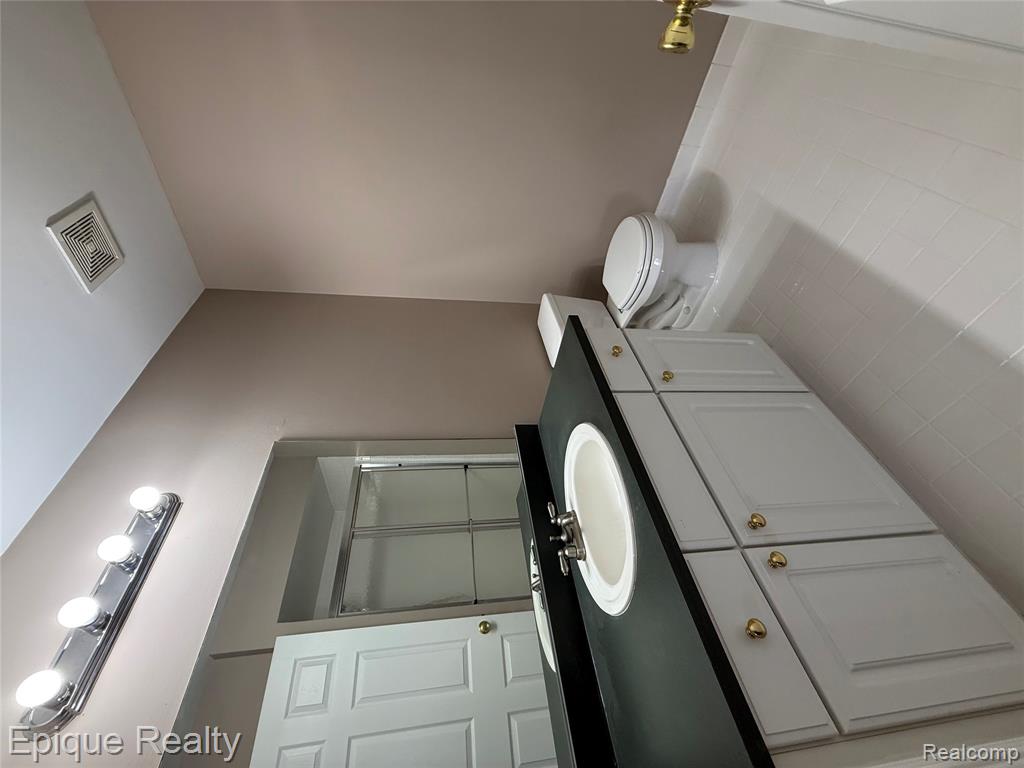 56487 Scotland Boulevard, Utica, MI 48316 — Photo 13