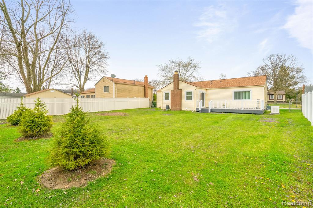 5745 NEW MEADOW Drive, Ypsilanti, MI 48197 — Photo 8