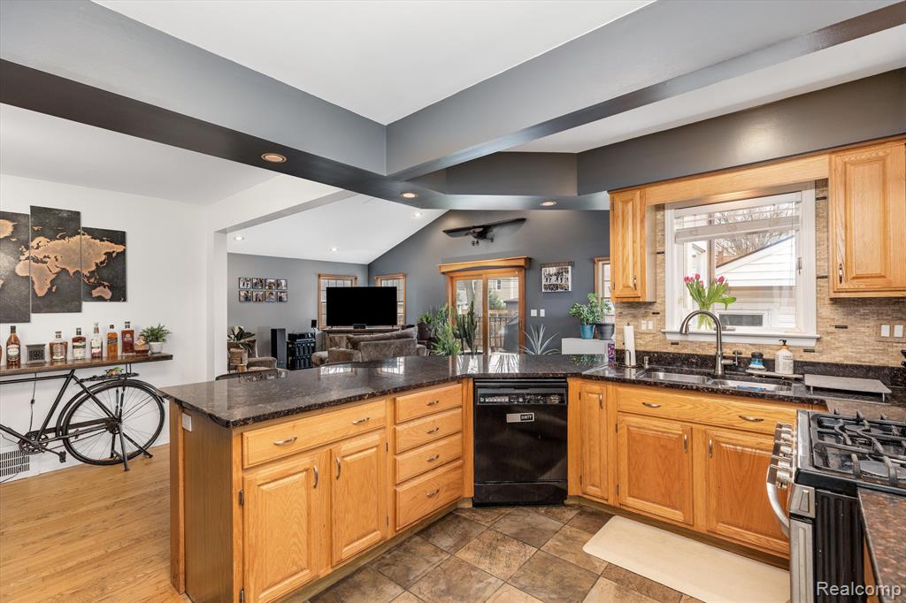 820 N BLAIR Avenue, Royal Oak, MI 48067 — Photo 13