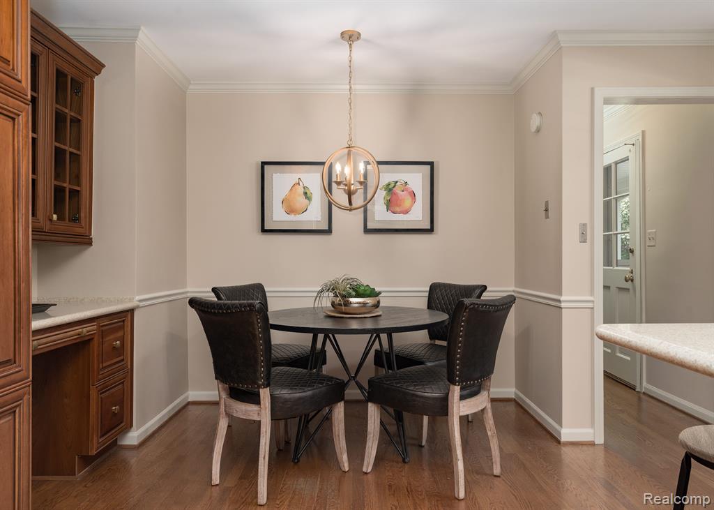 555 N GLENGARRY Road, Bloomfield Hills, MI 48301 — Photo 13