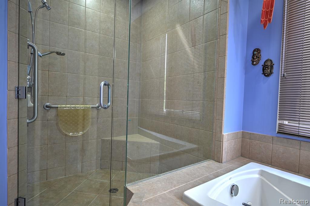 5591 Pembrooke Crossing, West Bloomfield, MI — Photo 34