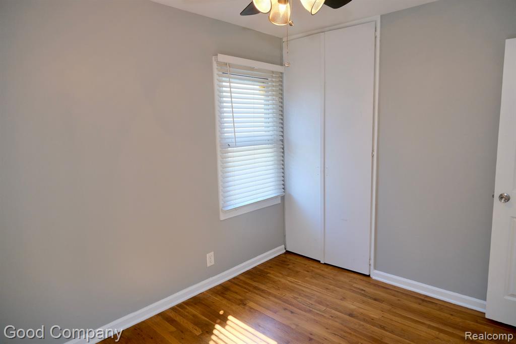 646 E DALLAS Avenue, Madison Heights, MI 48071 — Photo 9