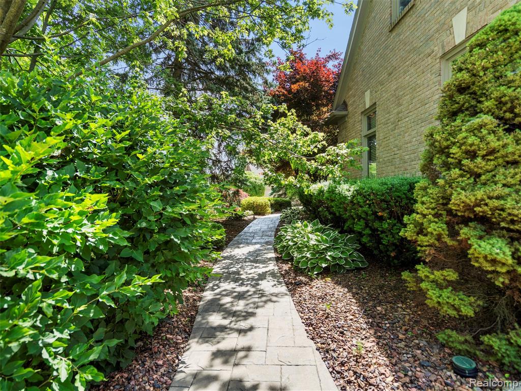 5657 Greenhill Drive, Troy, MI 48098 — Photo 63