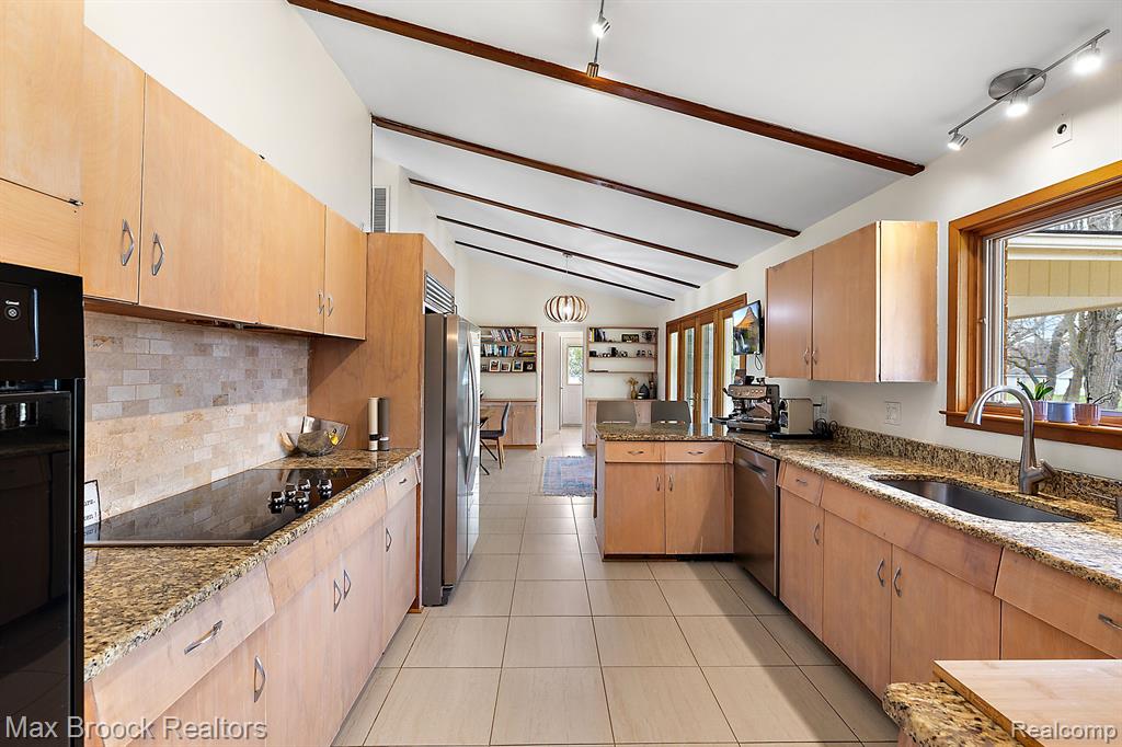 6606 VACHON Court, Bloomfield Hills, MI 48301 — Photo 7