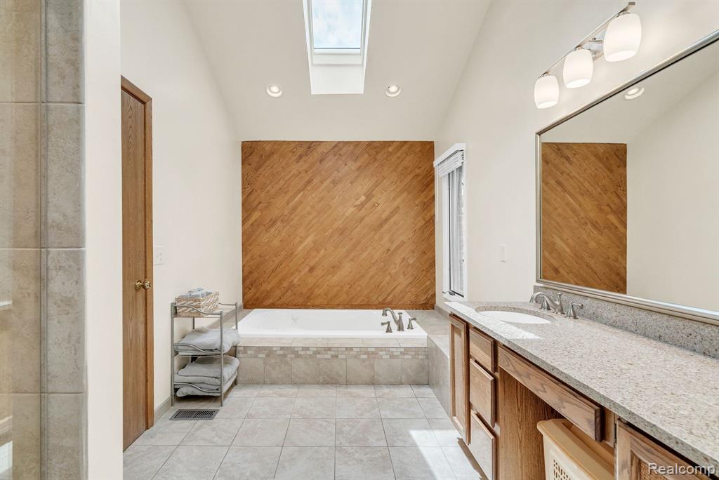 836 BOUTELL Drive, Grand Blanc, MI 48439 — Photo 38