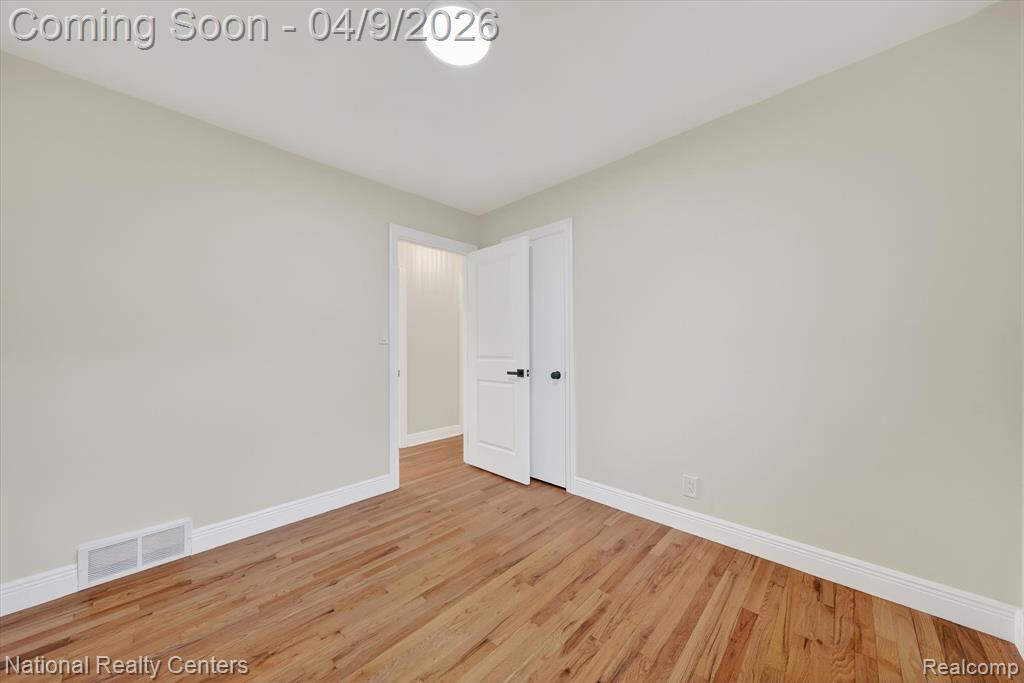 205 Royal Park Lane, Madison Heights, MI 48071 — Photo 21