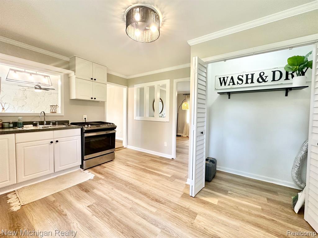 6109 WOODSDALE Drive, Grand Blanc, MI 48439 — Photo 9
