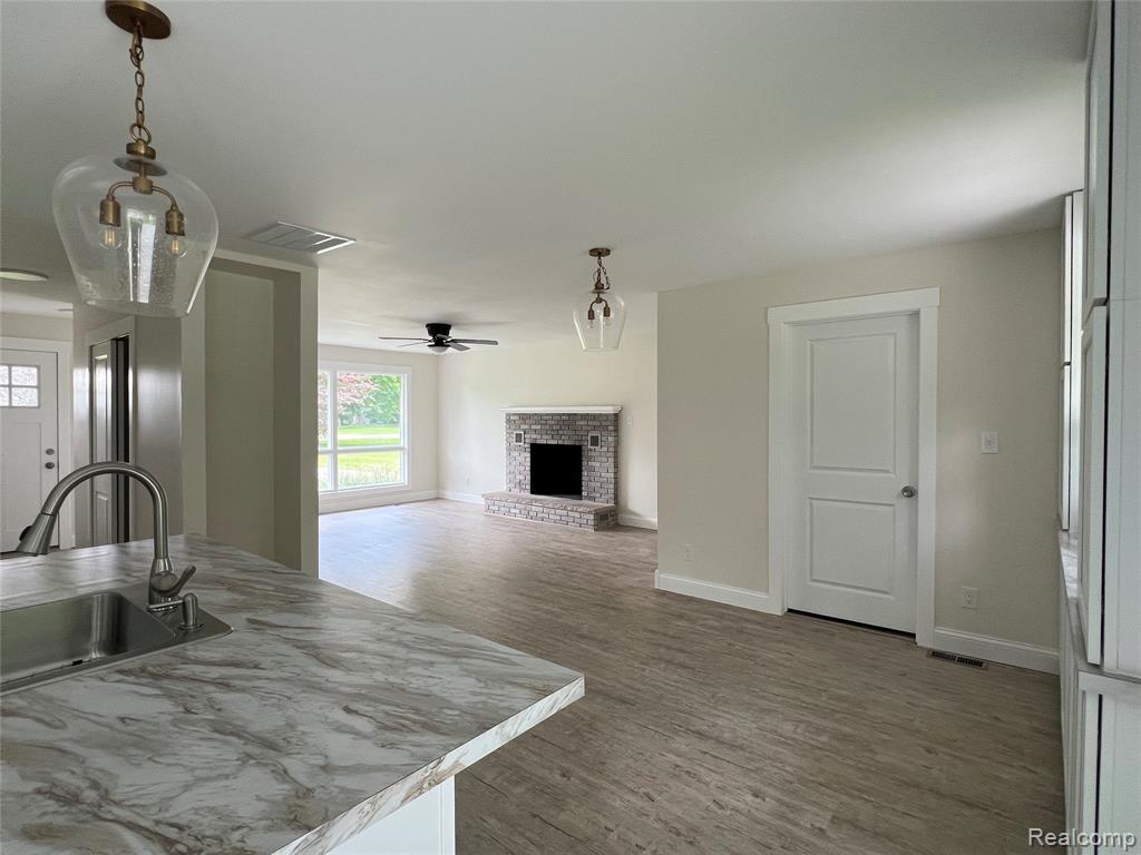 5327 E Carpenter Road, Flint, MI 48506 — Photo 9