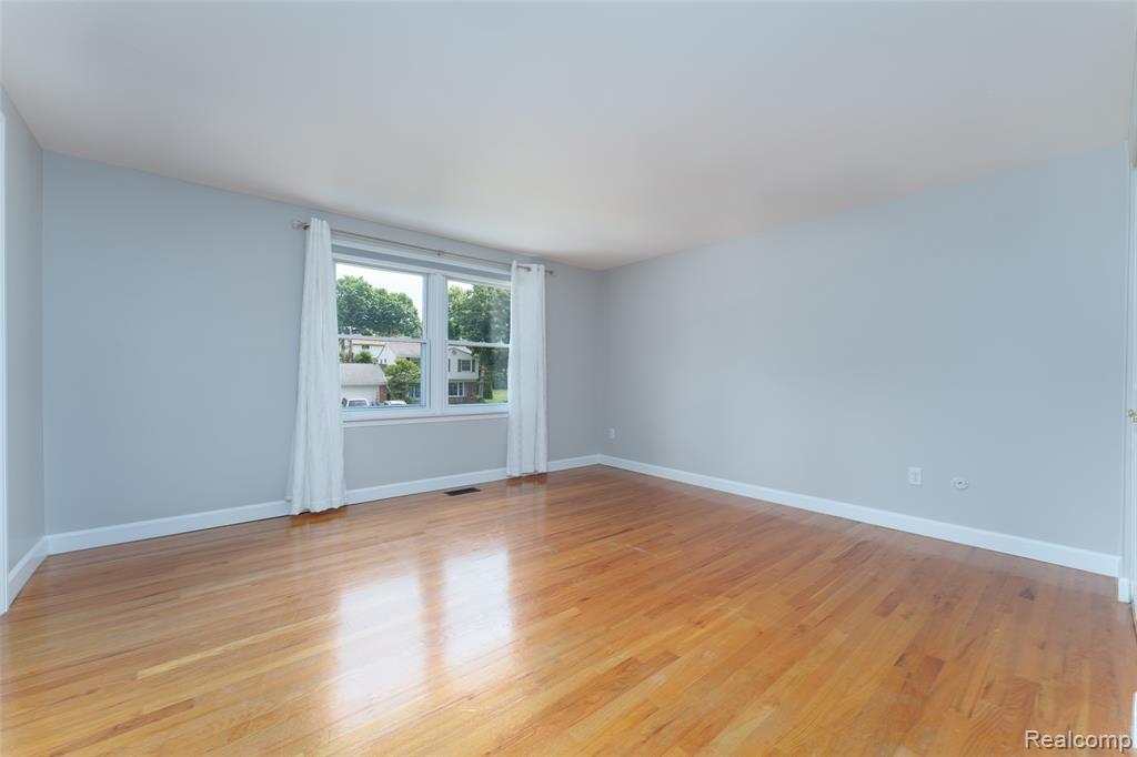 4276 Macqueen Drive, West Bloomfield, MI 48323 — Photo 30