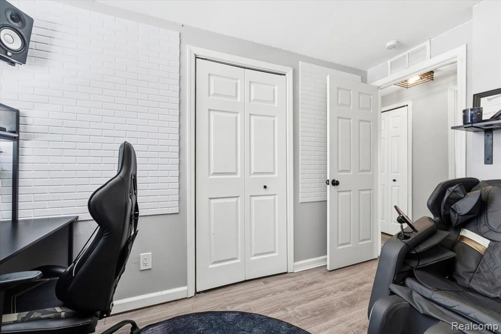31664 Sweetbriar Drive, Rockwood, MI — Photo 15