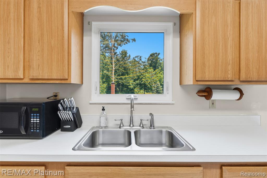 8370 W Rolston Road, Linden, MI 48451 — Photo 13
