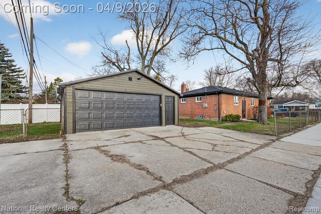 205 Royal Park Lane, Madison Heights, MI 48071 — Photo 41