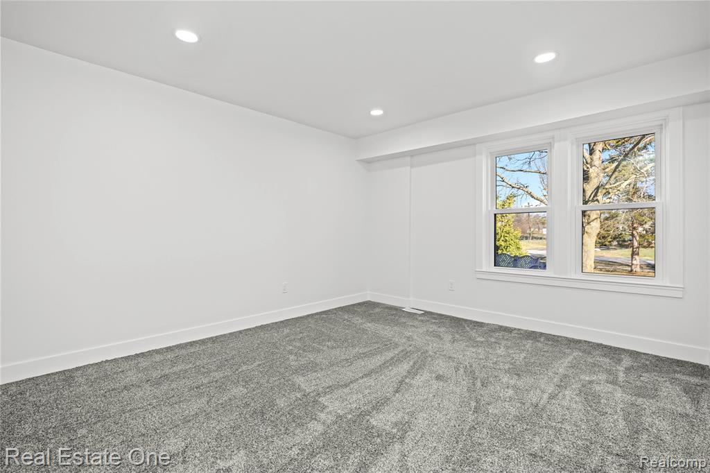 5742 Springwater Lane, West Bloomfield, MI — Photo 21