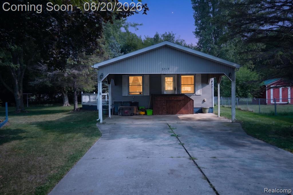 5219 E Carpenter Road, Flint, MI 48506