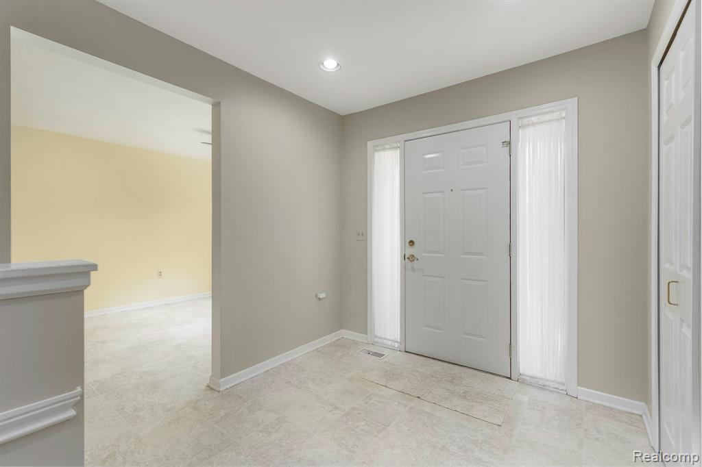 21433 Archwood Circle, Farmington Hills, MI 48336 — Photo 38