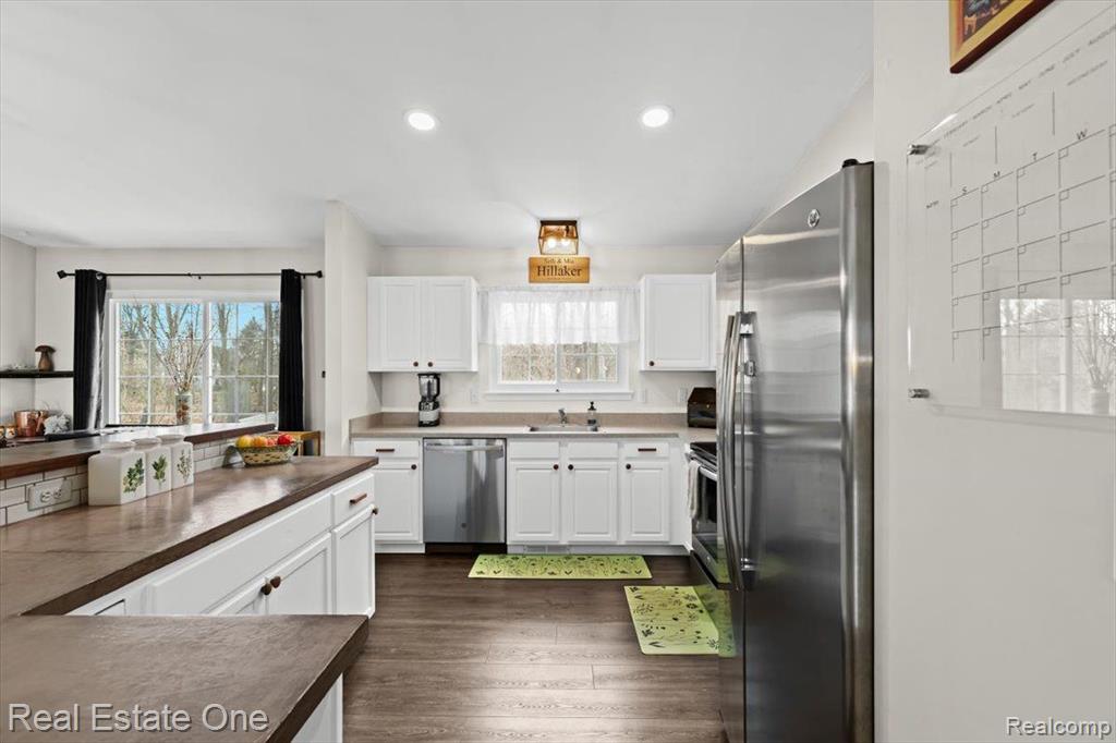 573 CARRIAGE HILL Drive, Fenton, MI 48430 — Photo 12