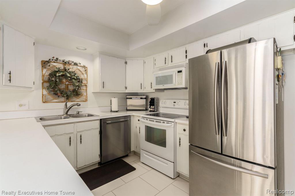 42509 ELDON Circle, Clinton Twp, MI 48038 — Photo 10