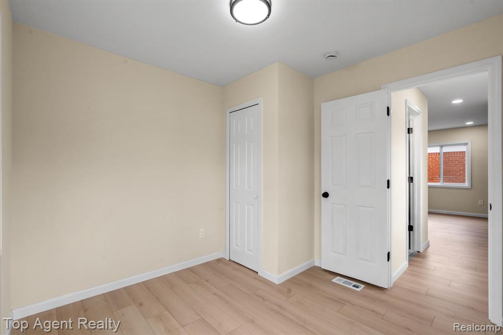 8672 HUDSON Avenue, Warren, MI 48089 — Photo 17