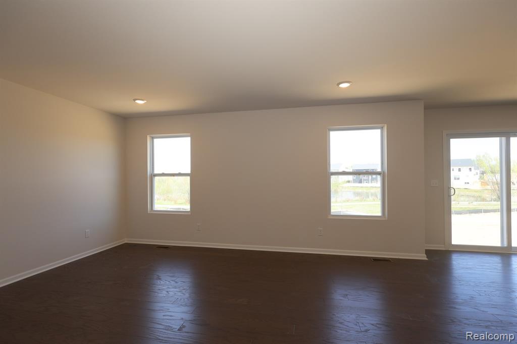 412 Hidden River W W, Holly, MI 48442 — Photo 11