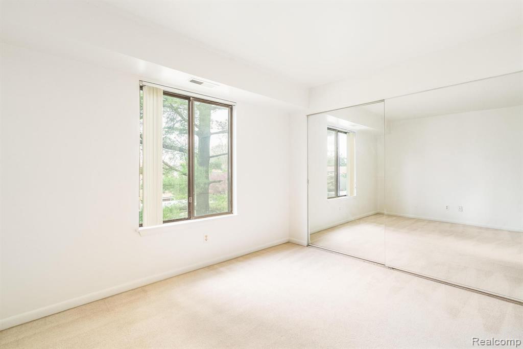9663 BAYVIEW Drive, Ypsilanti, MI 48197 — Photo 27
