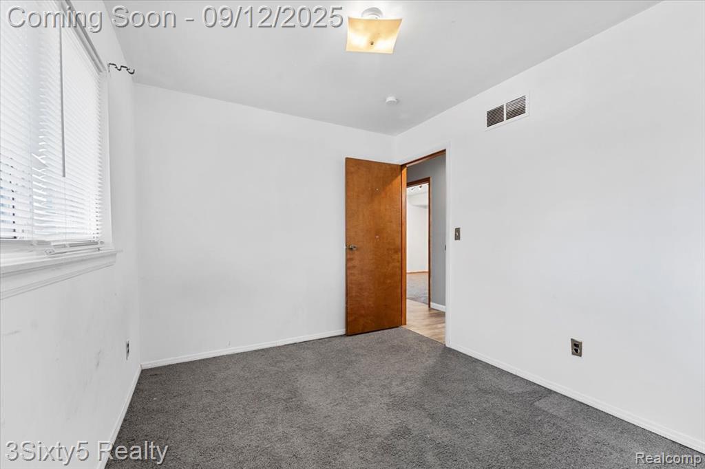 17541 Bodsford Drive, Woodhaven, MI 48183 — Photo 15