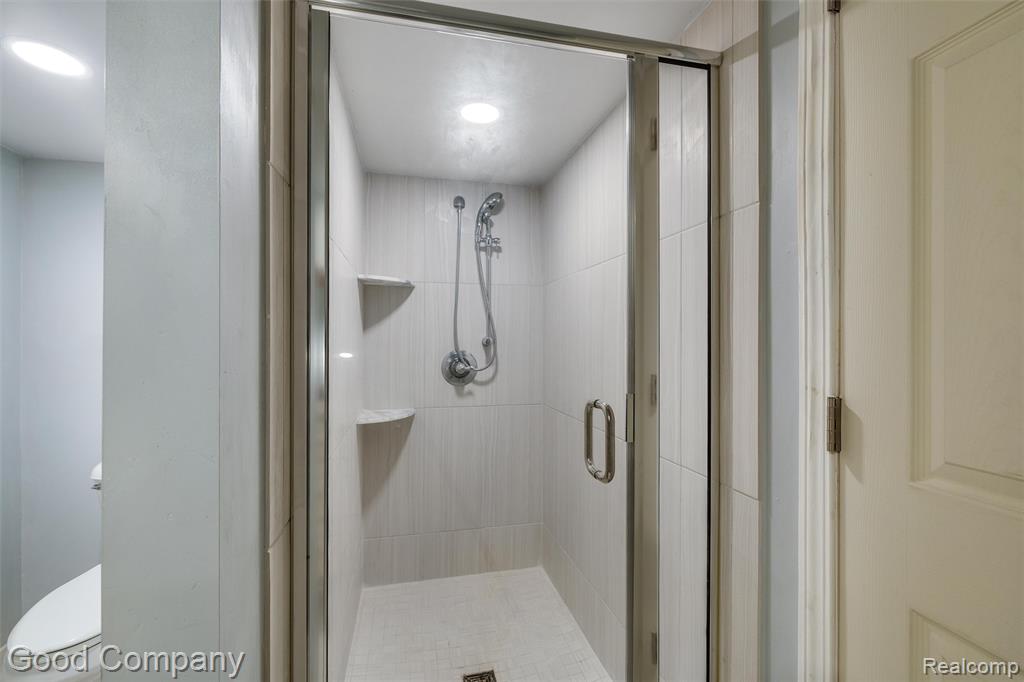 5893 CHRISTINA Drive, West Bloomfield, MI 48324 — Photo 54