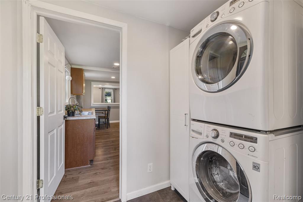 2830 Deland Road, Waterford, MI 48329 — Photo 11