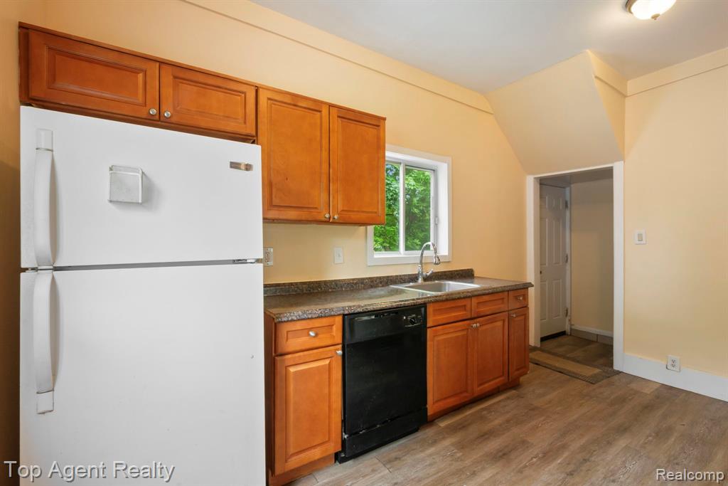 50 Henderson Street, Pontiac, MI 48341 — Photo 2