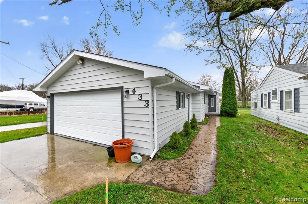 433 Walnut Drive, East China, MI — Photo 2