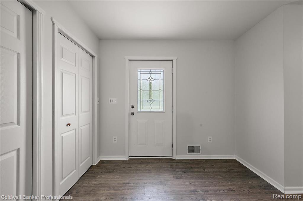 5714 Five Lakes Road, North Branch, MI 48461 — Photo 11