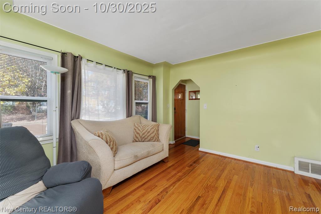 621 W Harwood Avenue, Madison Heights, MI 48071 — Photo 4
