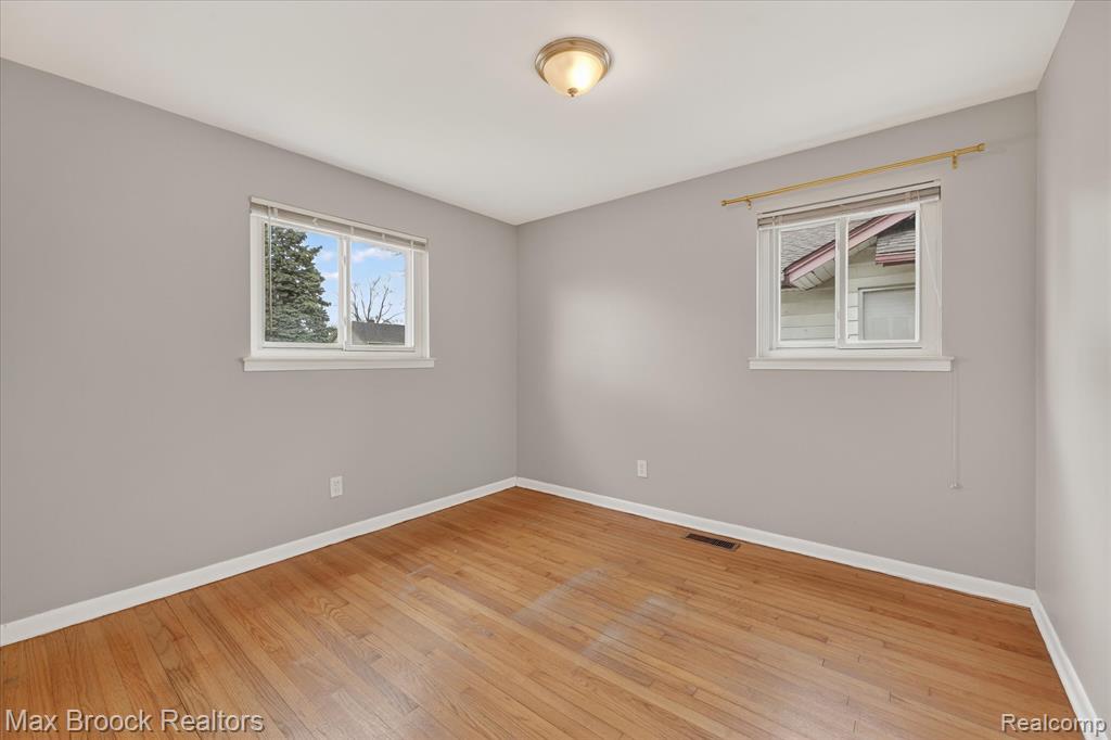 23448 Easterling Avenue, Hazel Park, MI 48030 — Photo 17