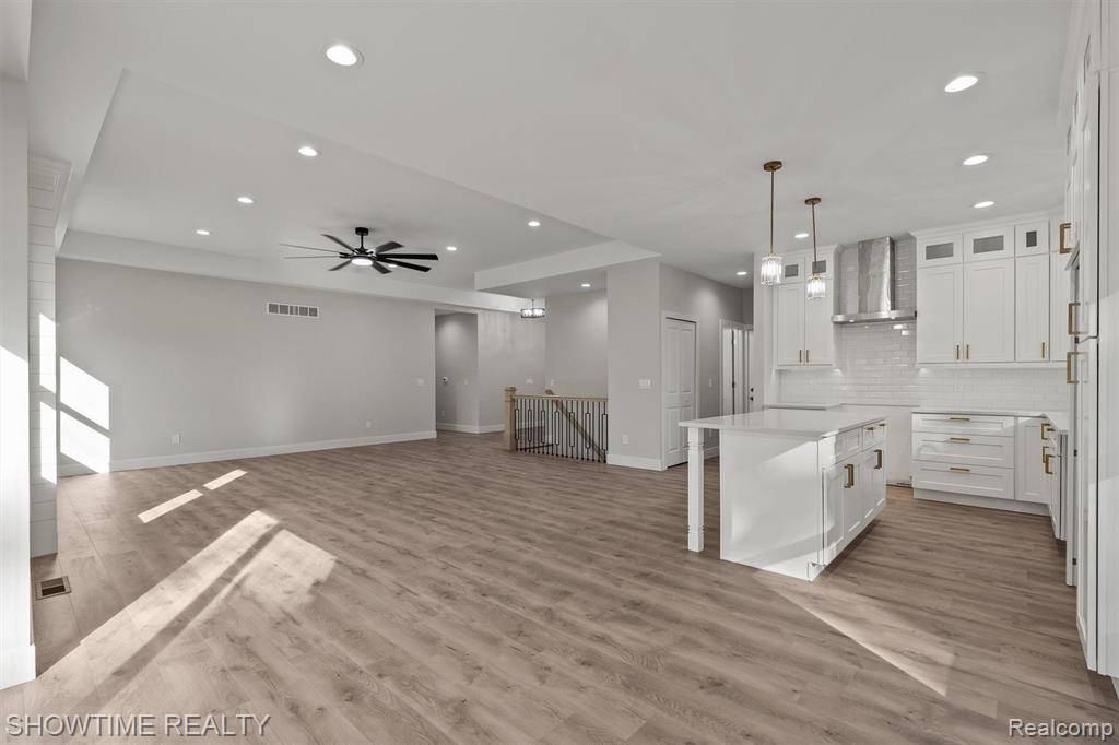 5636 Paris, Sterling Heights, MI 48310 — Photo 9