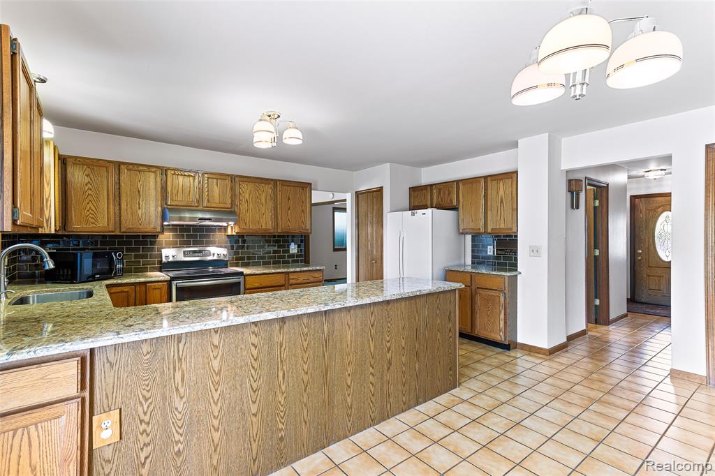 22333 Crestwood Street, Trenton, MI 48183 — Photo 13