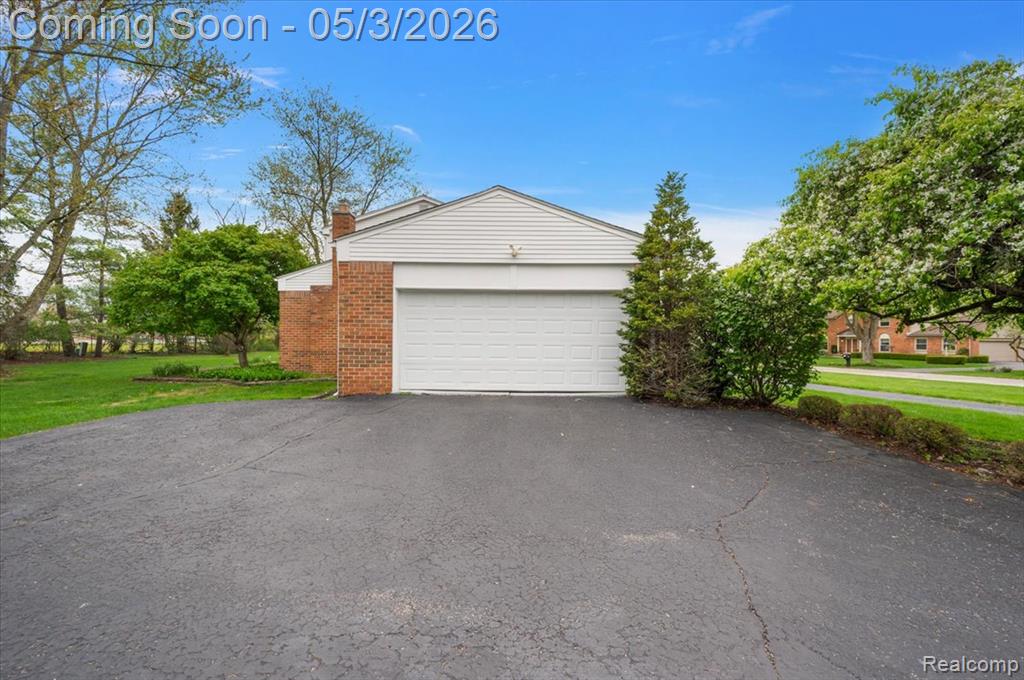 4821 School Bell Lane, Bloomfield Hills, MI 48301 — Photo 43