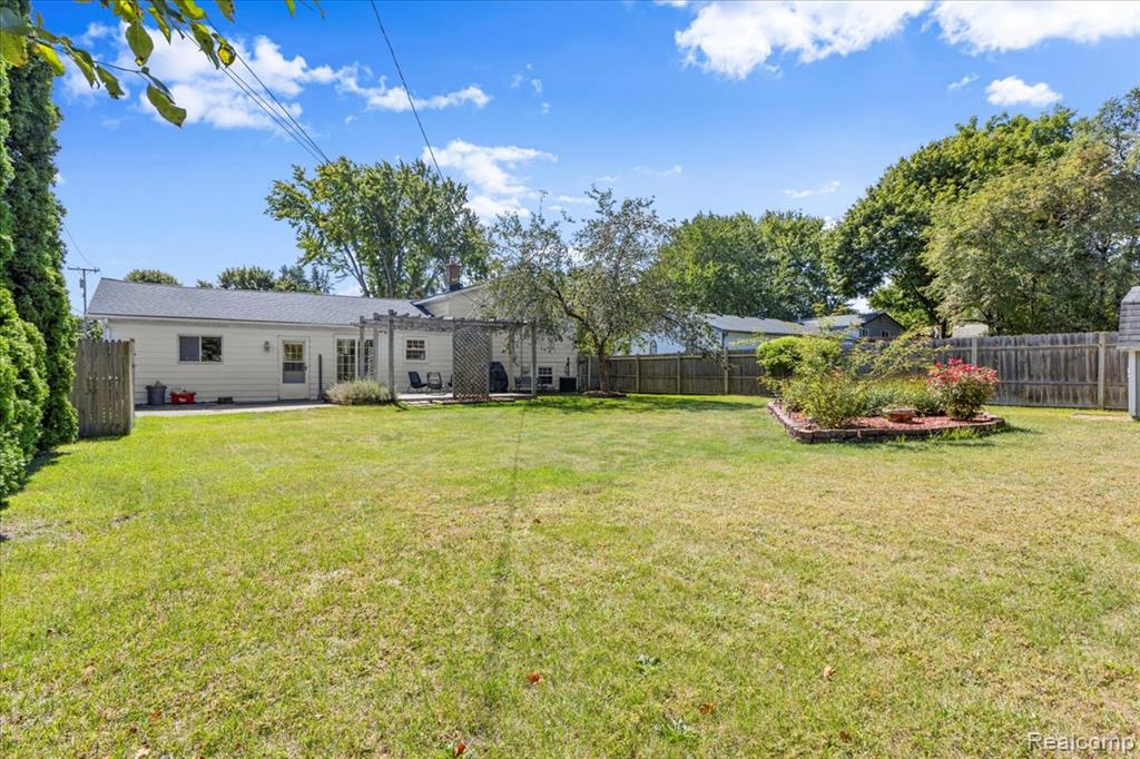 5516 Cleary Drive, Waterford, MI 48329 — Photo 35